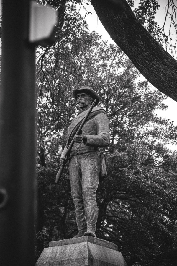 Detail, Johnny Reb Confederate soldier statue. Photo: Ézé Amos